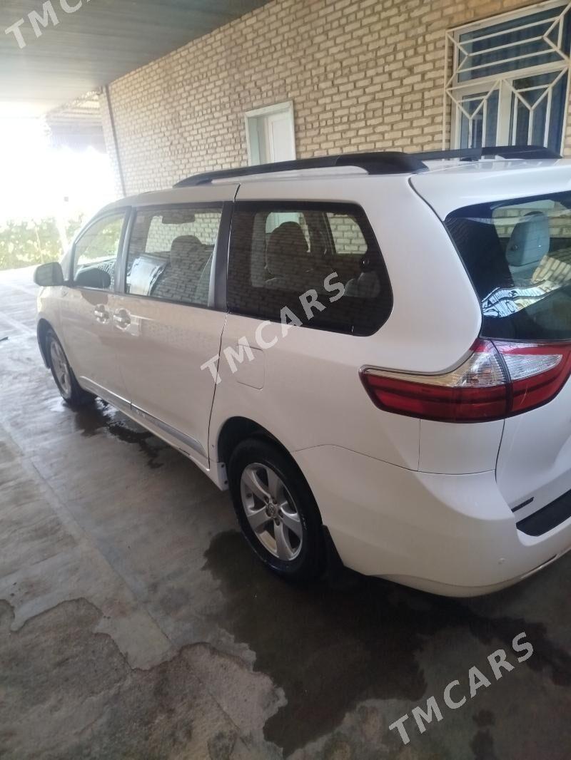 Toyota Sienna 2016 - 310 000 TMT - Мары - img 5