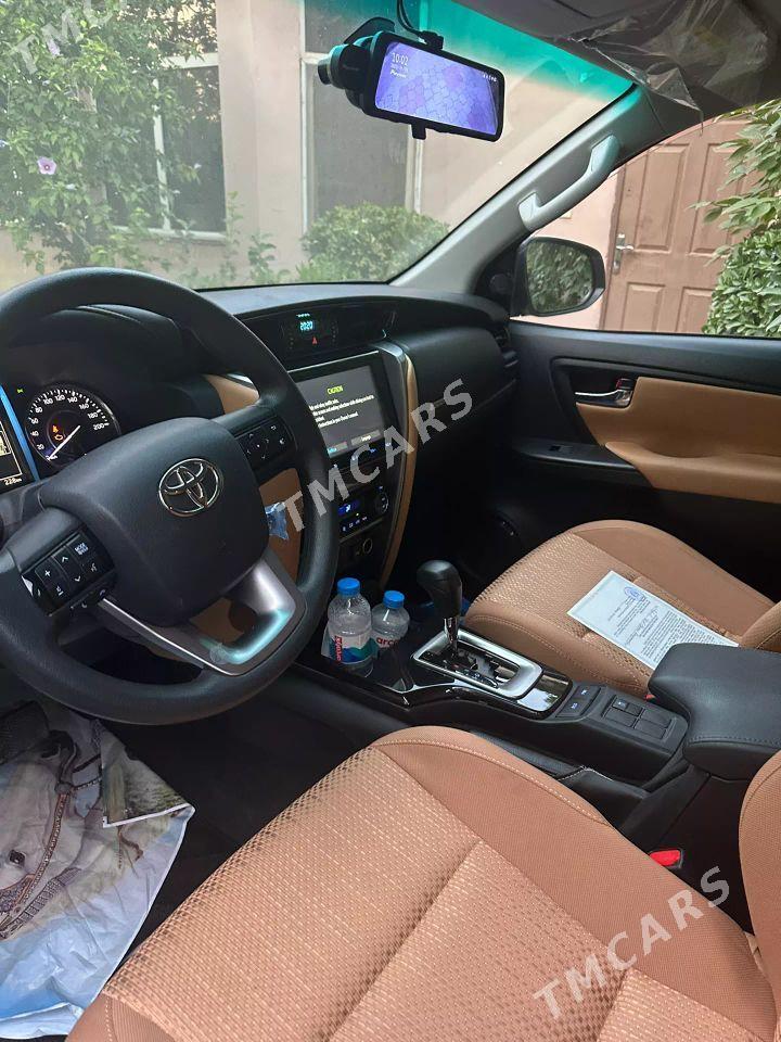 Toyota Fortuner 2024 - 646 800 TMT - Aşgabat - img 3