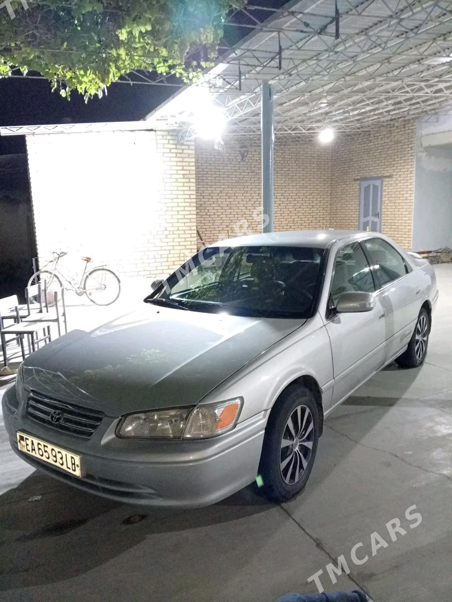 Toyota Camry 2001 - 133 000 TMT - Halaç - img 2