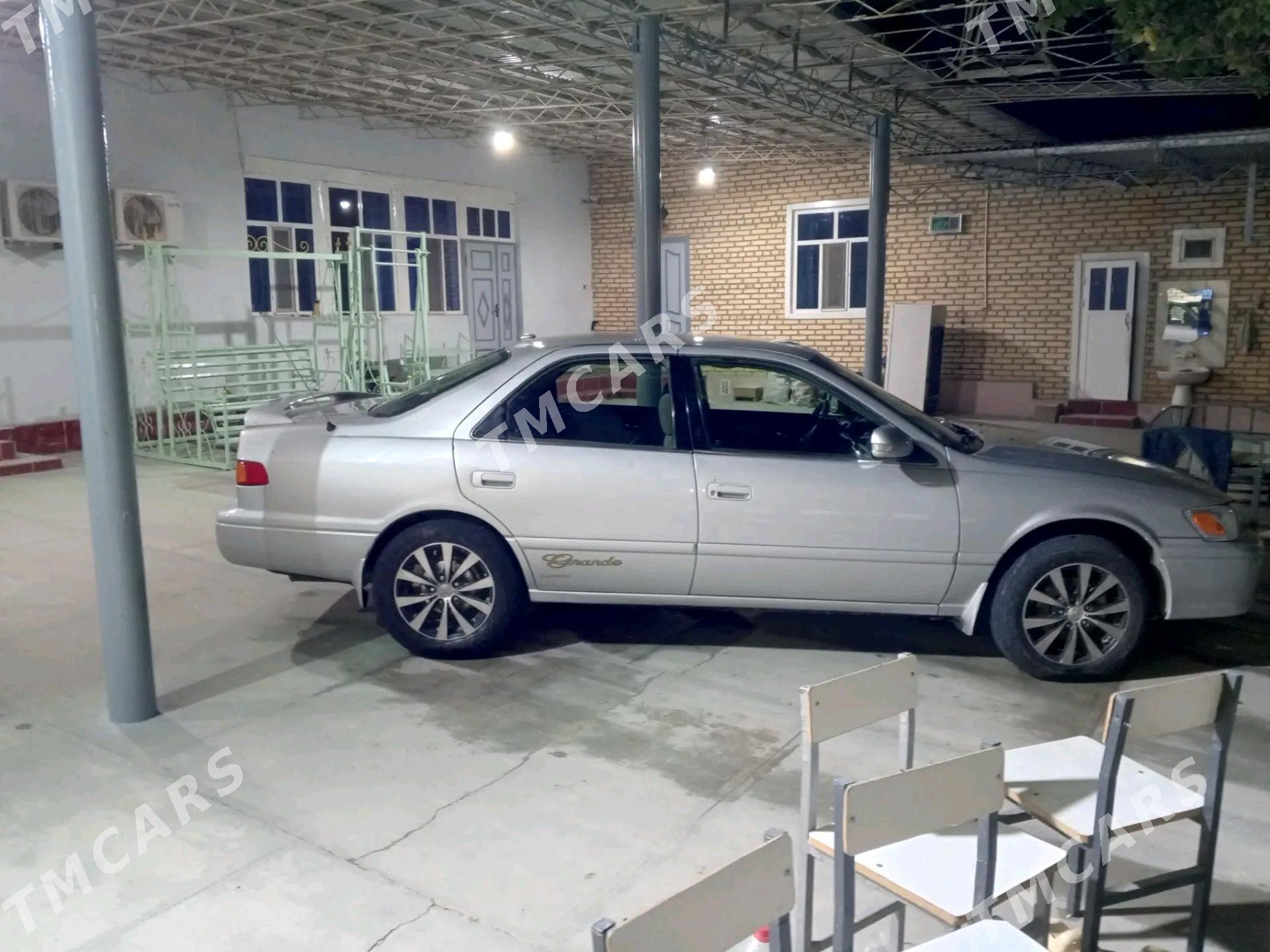 Toyota Camry 2001 - 133 000 TMT - Halaç - img 3