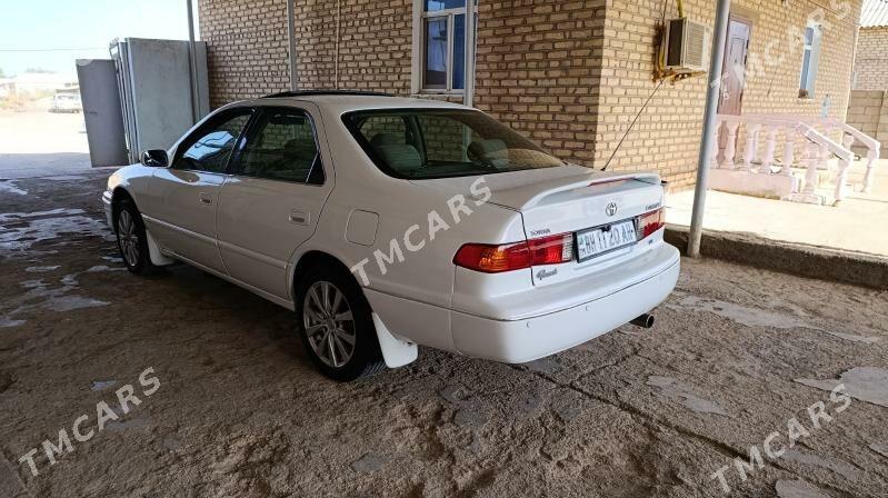 Toyota Camry 1999 - 125 000 TMT - Теджен - img 4