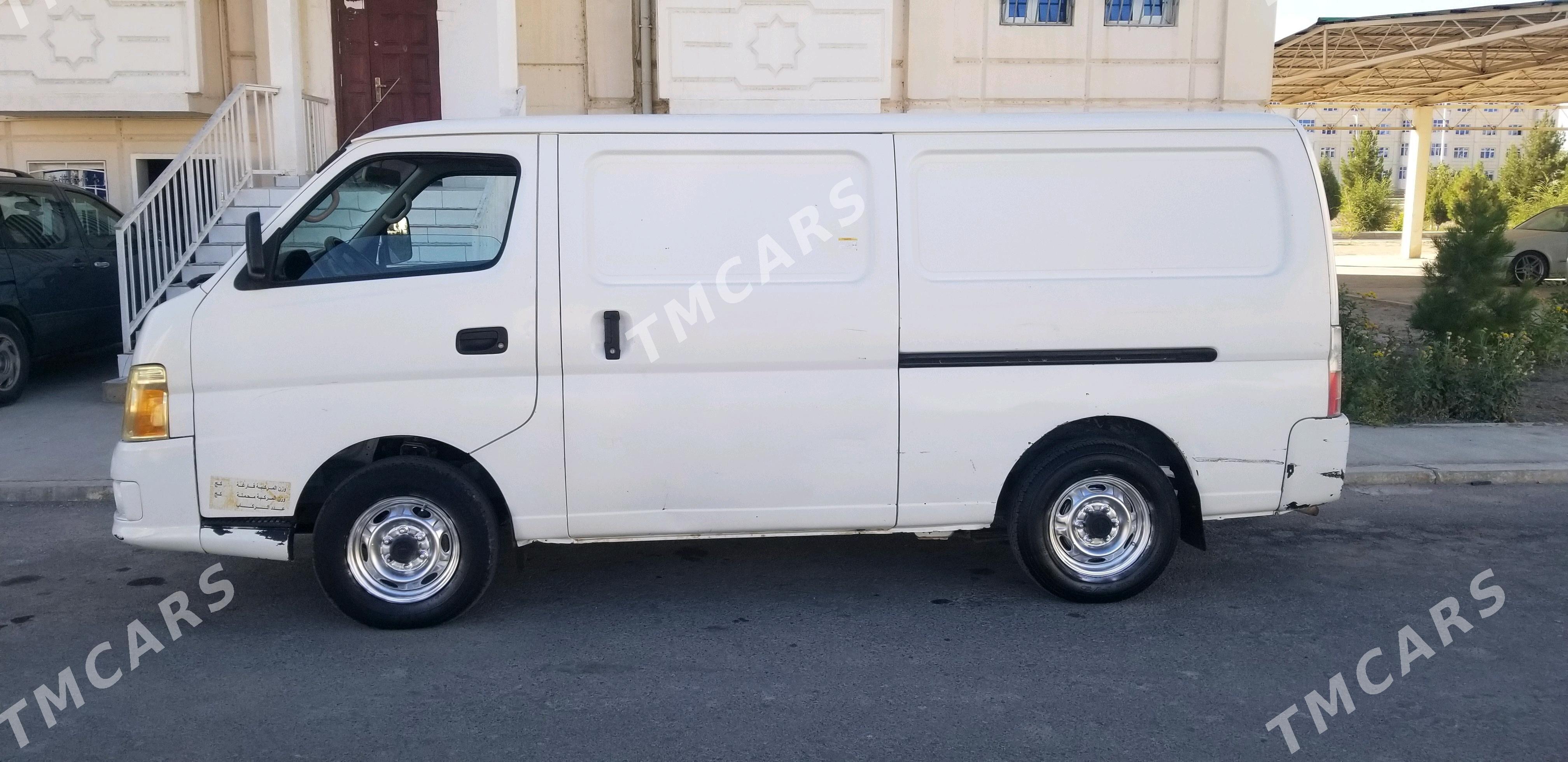 Nissan Urvan 2010 - 140 000 TMT - Мары - img 1