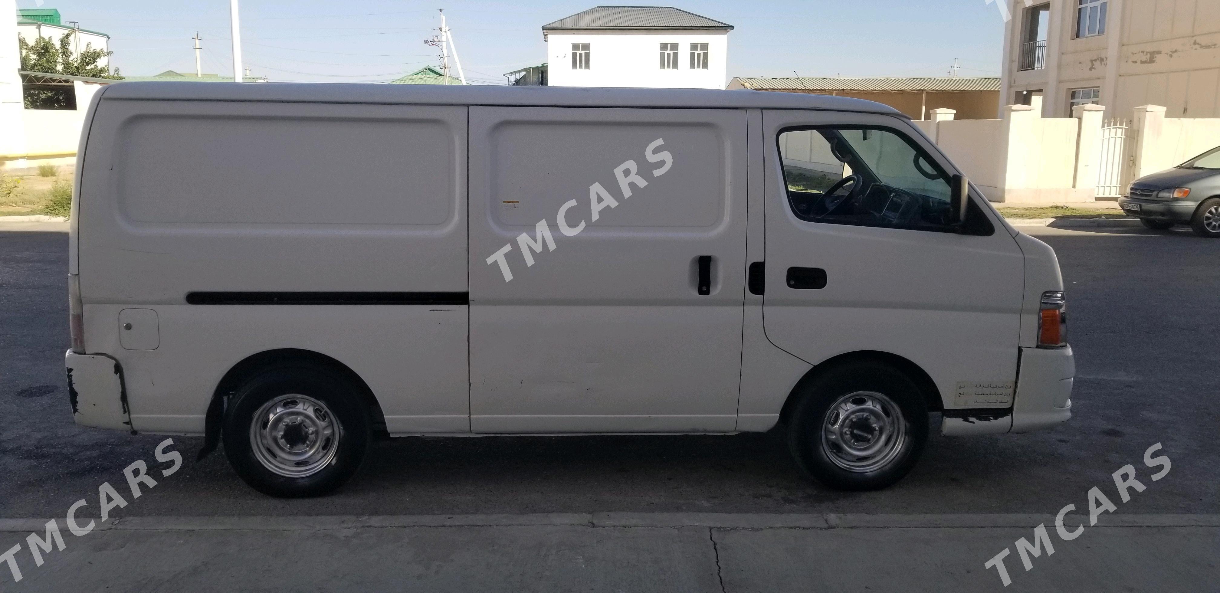 Nissan Urvan 2010 - 140 000 TMT - Мары - img 3