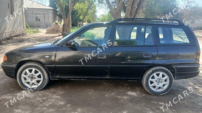 Opel Astra 1993 - 45 000 TMT - Гурбансолтан Едже - img 4