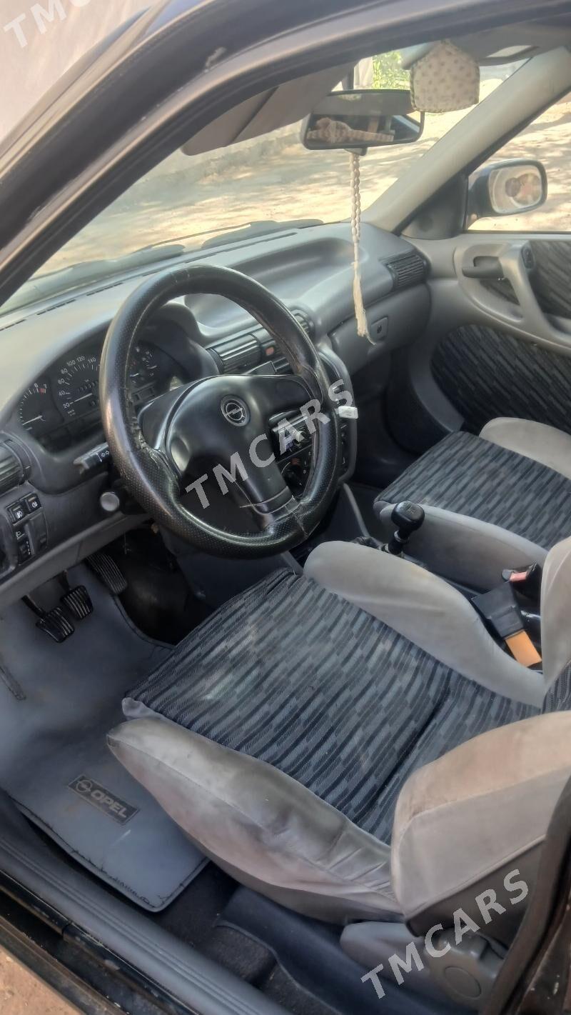Opel Astra 1993 - 45 000 TMT - Гурбансолтан Едже - img 2