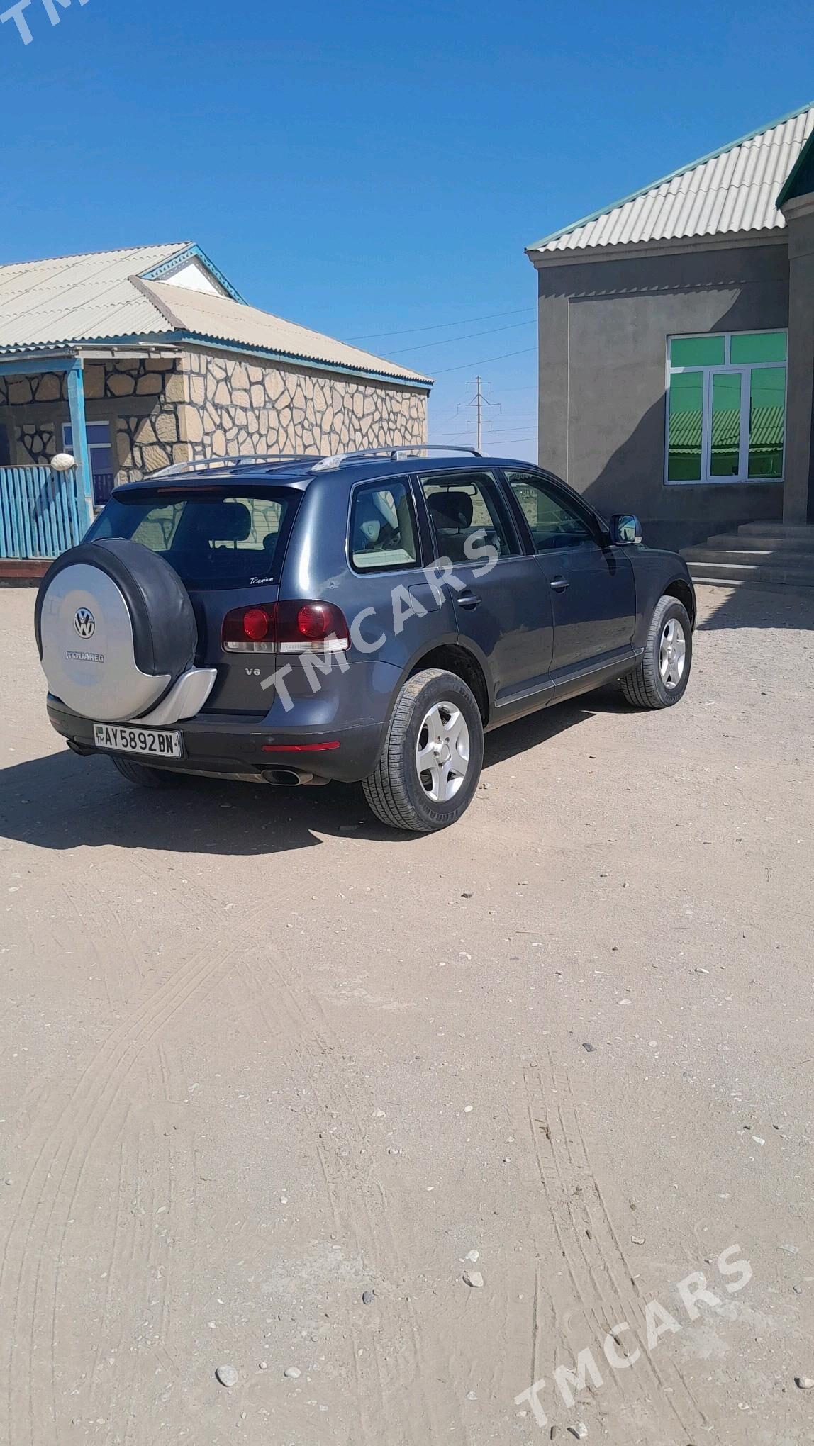 Volkswagen Touareg 2005 - 105 000 TMT - Балканабат - img 2