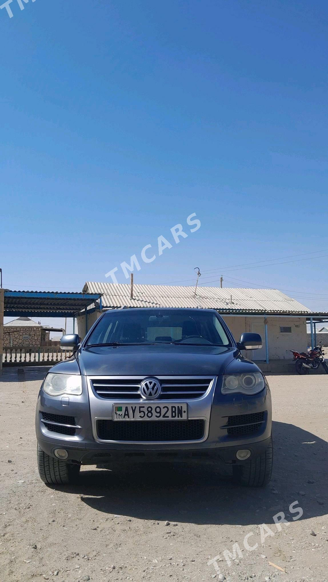 Volkswagen Touareg 2005 - 105 000 TMT - Балканабат - img 7