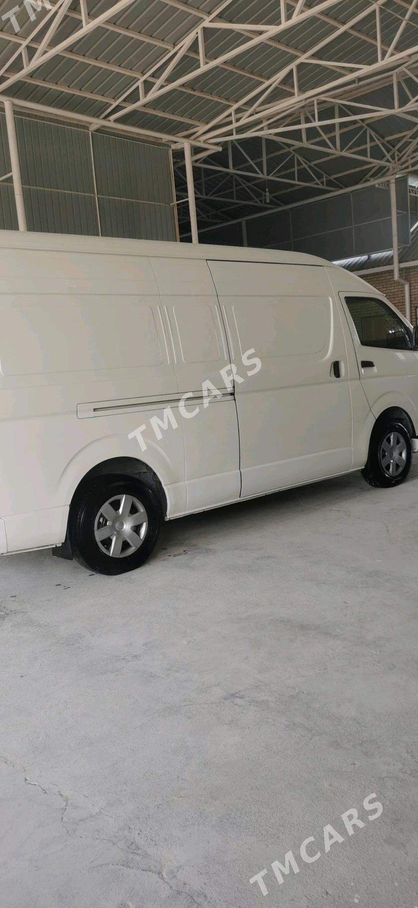 Toyota Hiace 2017 - 410 000 TMT - Гёкдепе - img 9