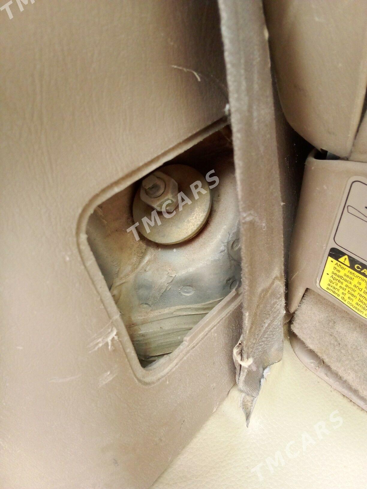 Toyota Sienna 2001 - 110 000 TMT - Мары - img 4