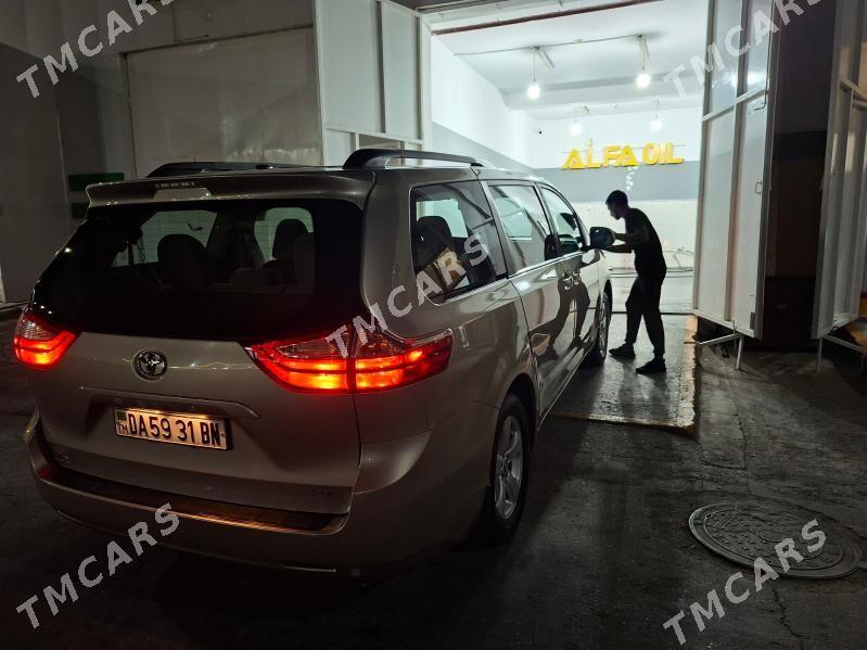 Toyota Sienna 2017 - 355 000 TMT - Türkmenbaşy - img 3