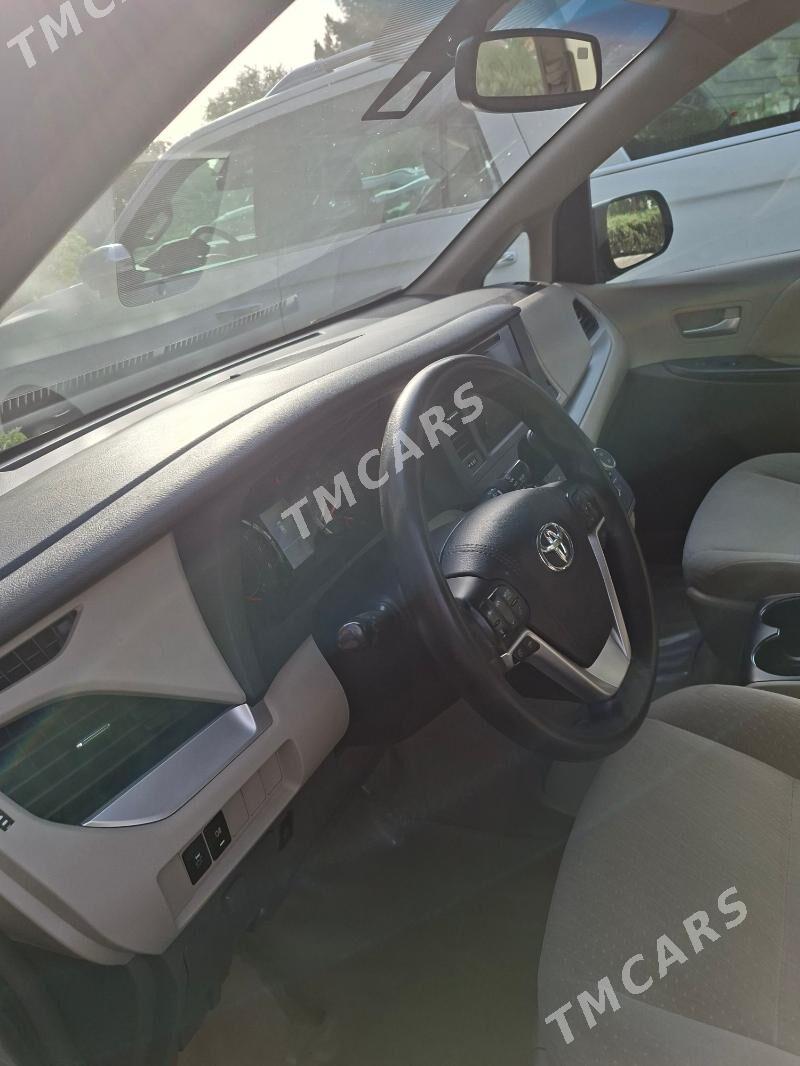 Toyota Sienna 2017 - 355 000 TMT - Türkmenbaşy - img 2