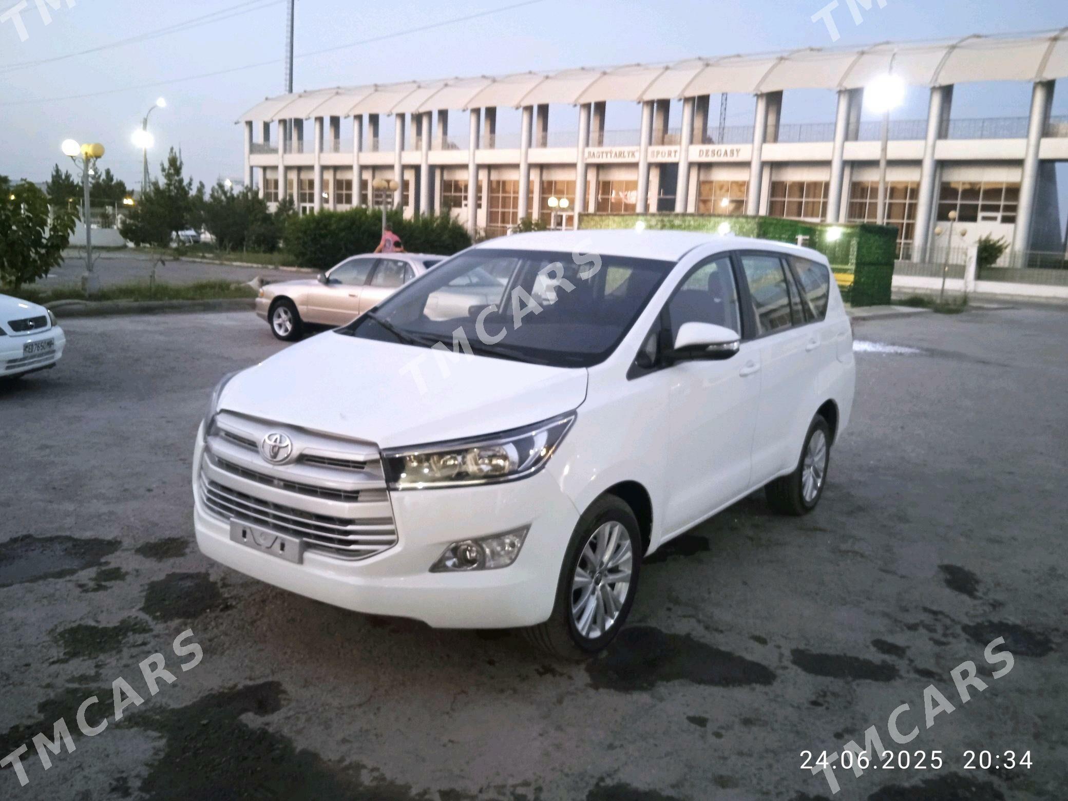 Toyota Innova 2022 - 250 000 TMT - Mary - img 4