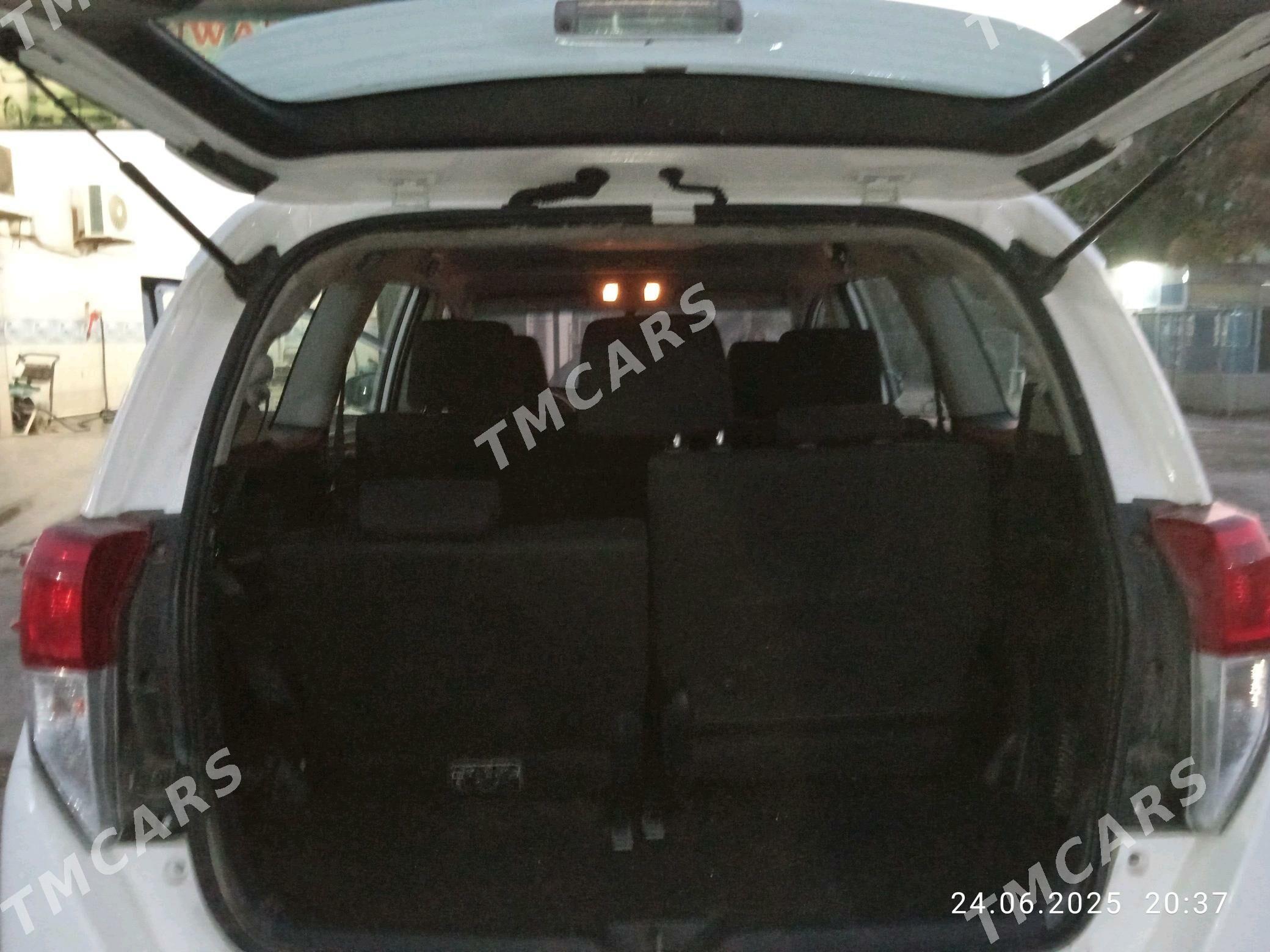 Toyota Innova 2022 - 250 000 TMT - Mary - img 8
