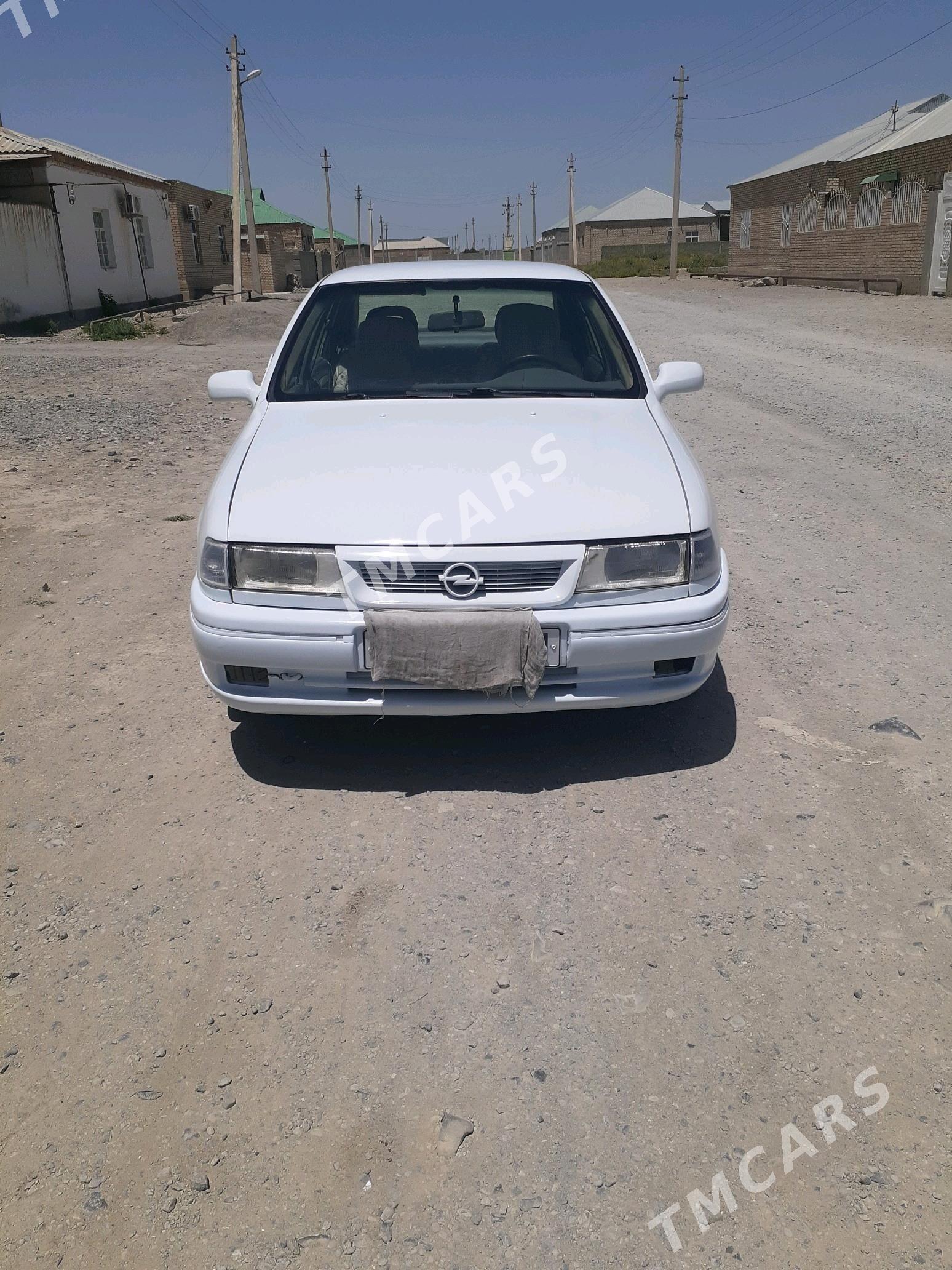 Opel Vectra 1993 - 38 000 TMT - Бахарден - img 3