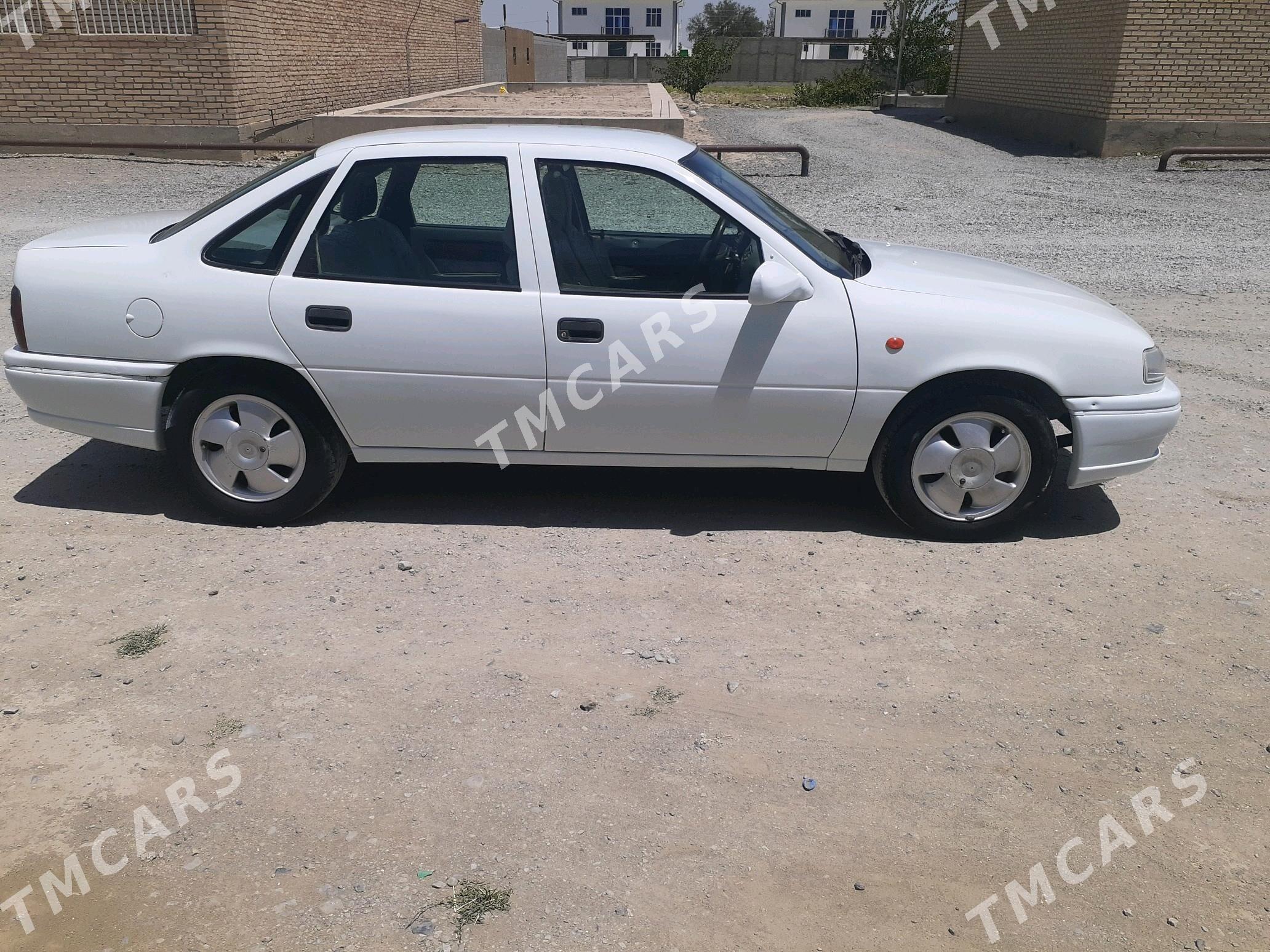 Opel Vectra 1993 - 38 000 TMT - Бахарден - img 2