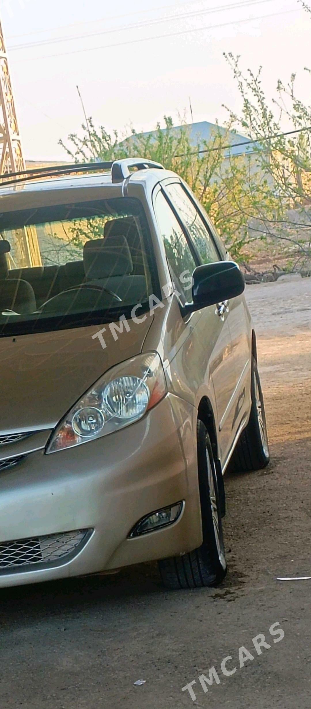 Toyota Sienna 2006 - 200 000 TMT - Gurbansoltan Eje - img 5