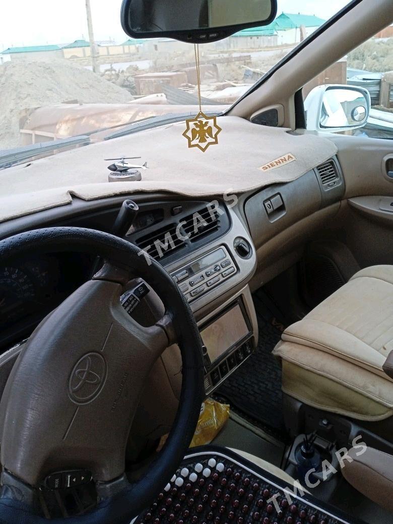 Toyota Sienna 2002 - 140 000 TMT - Kaka - img 3