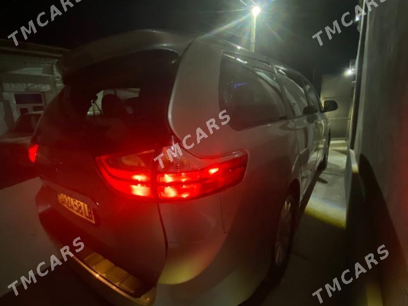 Toyota Sienna 2017 - 390 000 TMT - Туркменабат - img 10