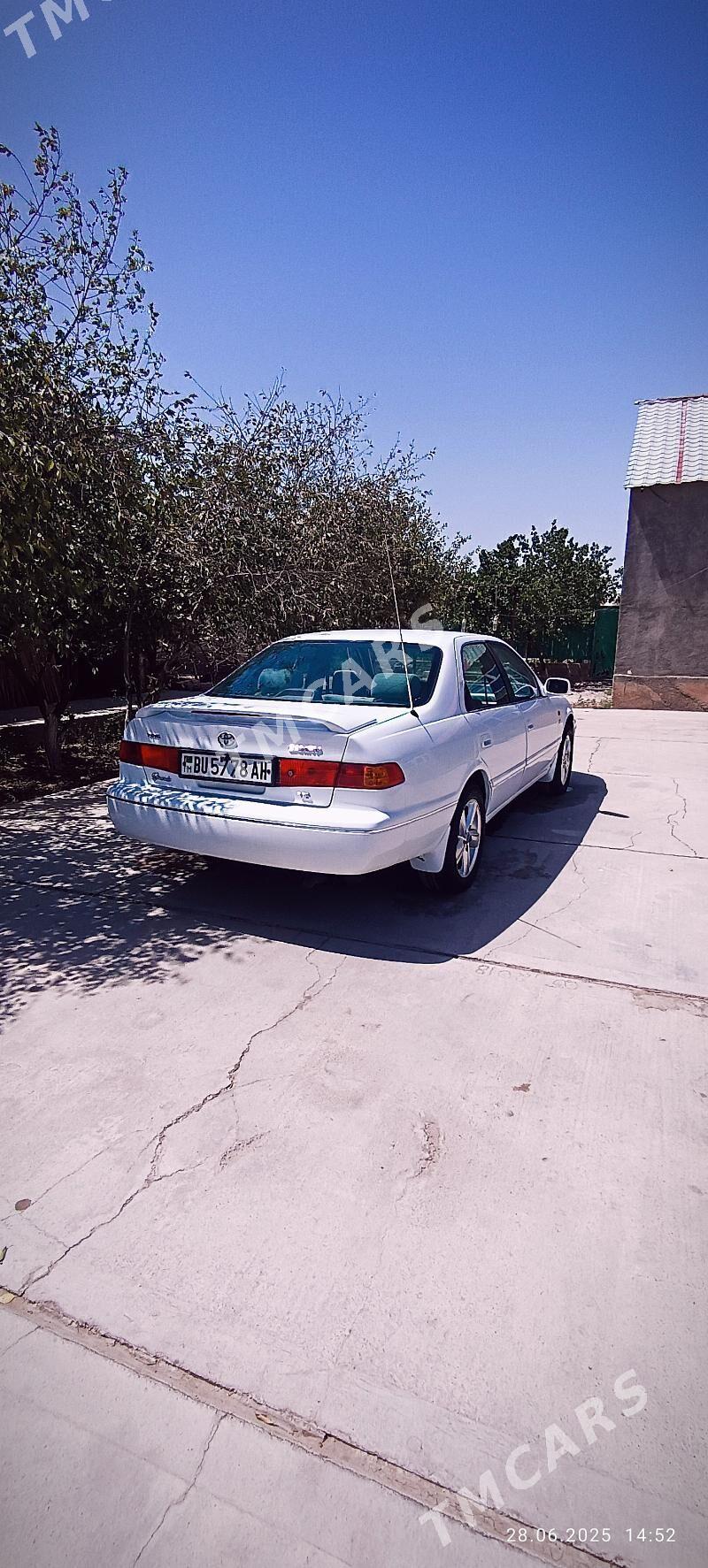 Toyota Camry 2000 - 128 000 TMT - Кака - img 3