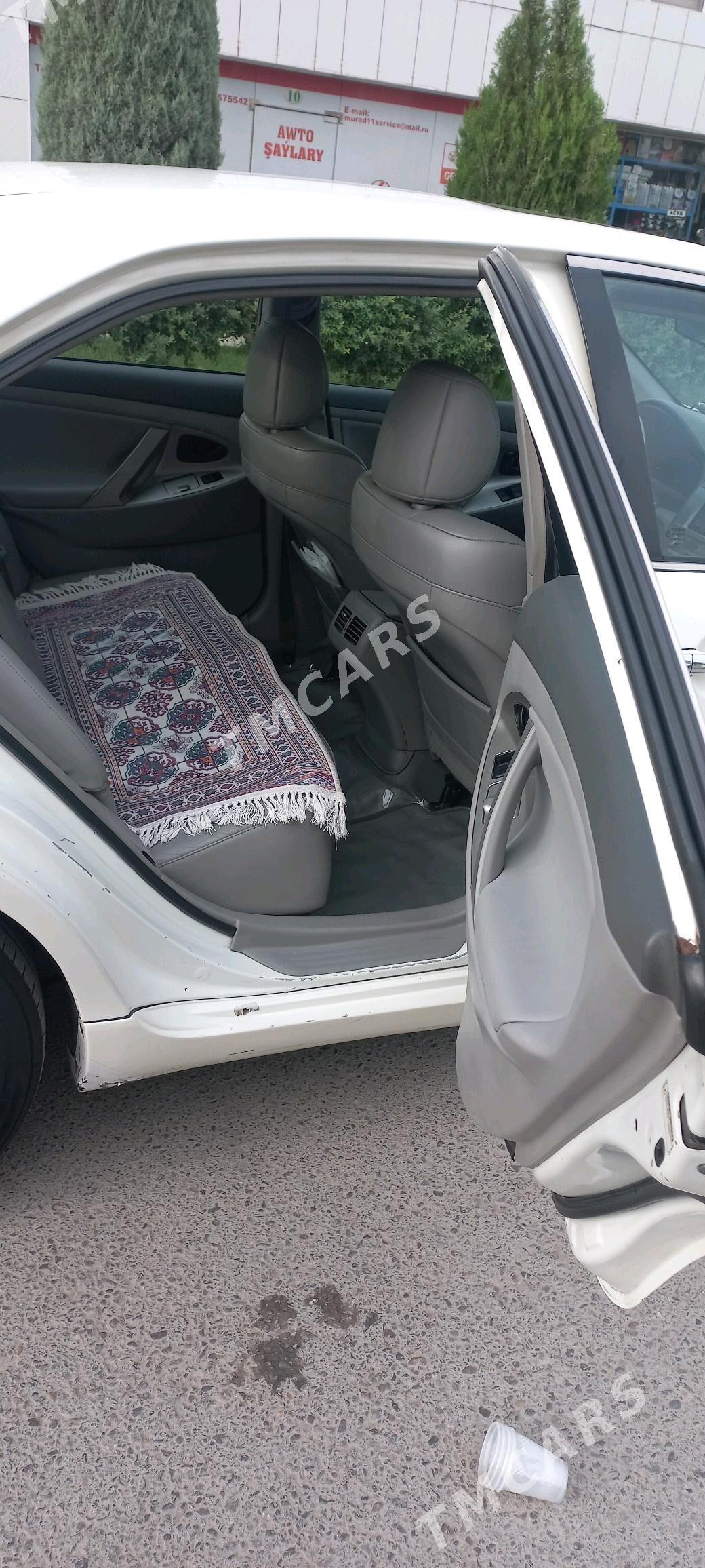 Toyota Camry 2011 - 160 000 TMT - Бедев - img 3