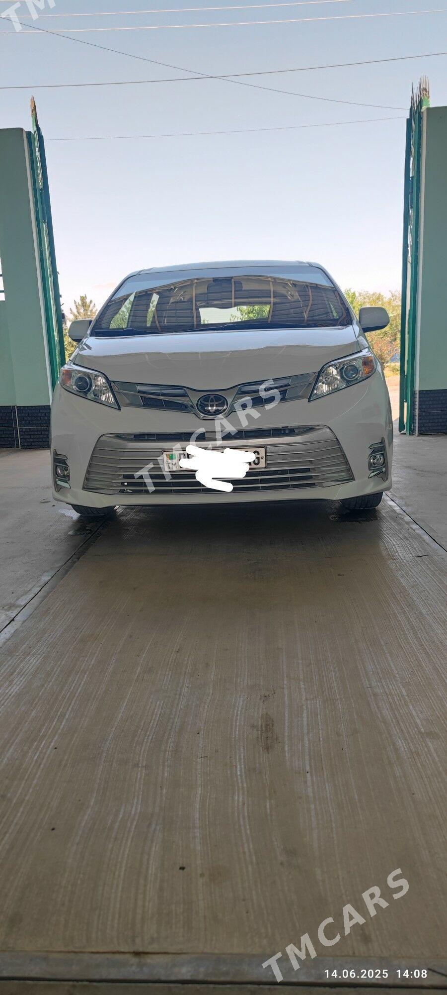 Toyota Sienna 2020 - 410 000 TMT - Ашхабад - img 2