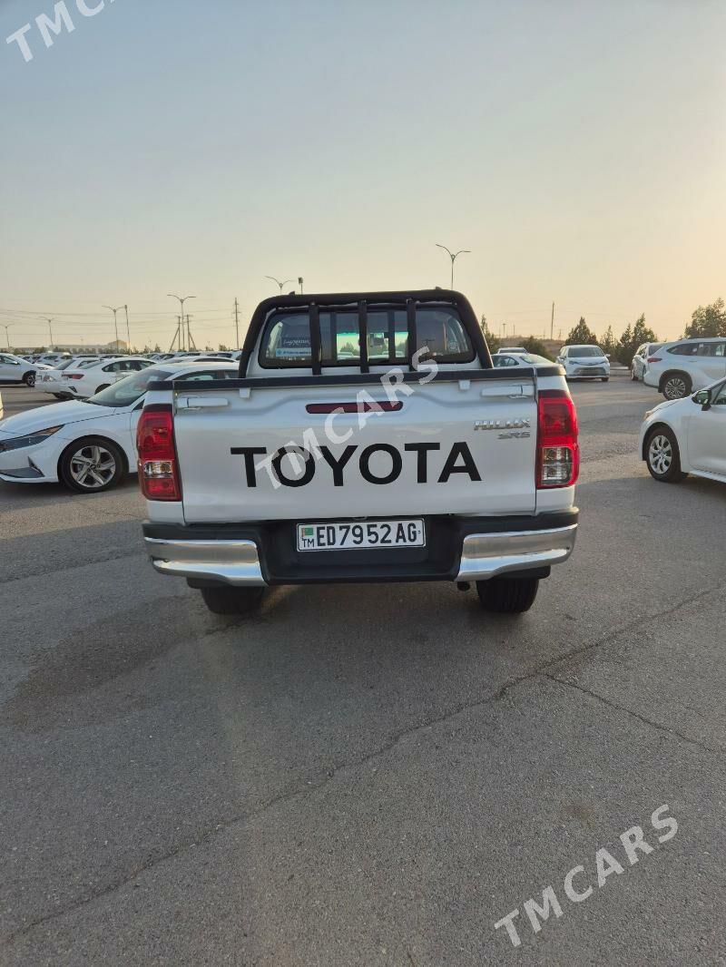 Toyota Hilux 2023 - 545 000 TMT - Ашхабад - img 4