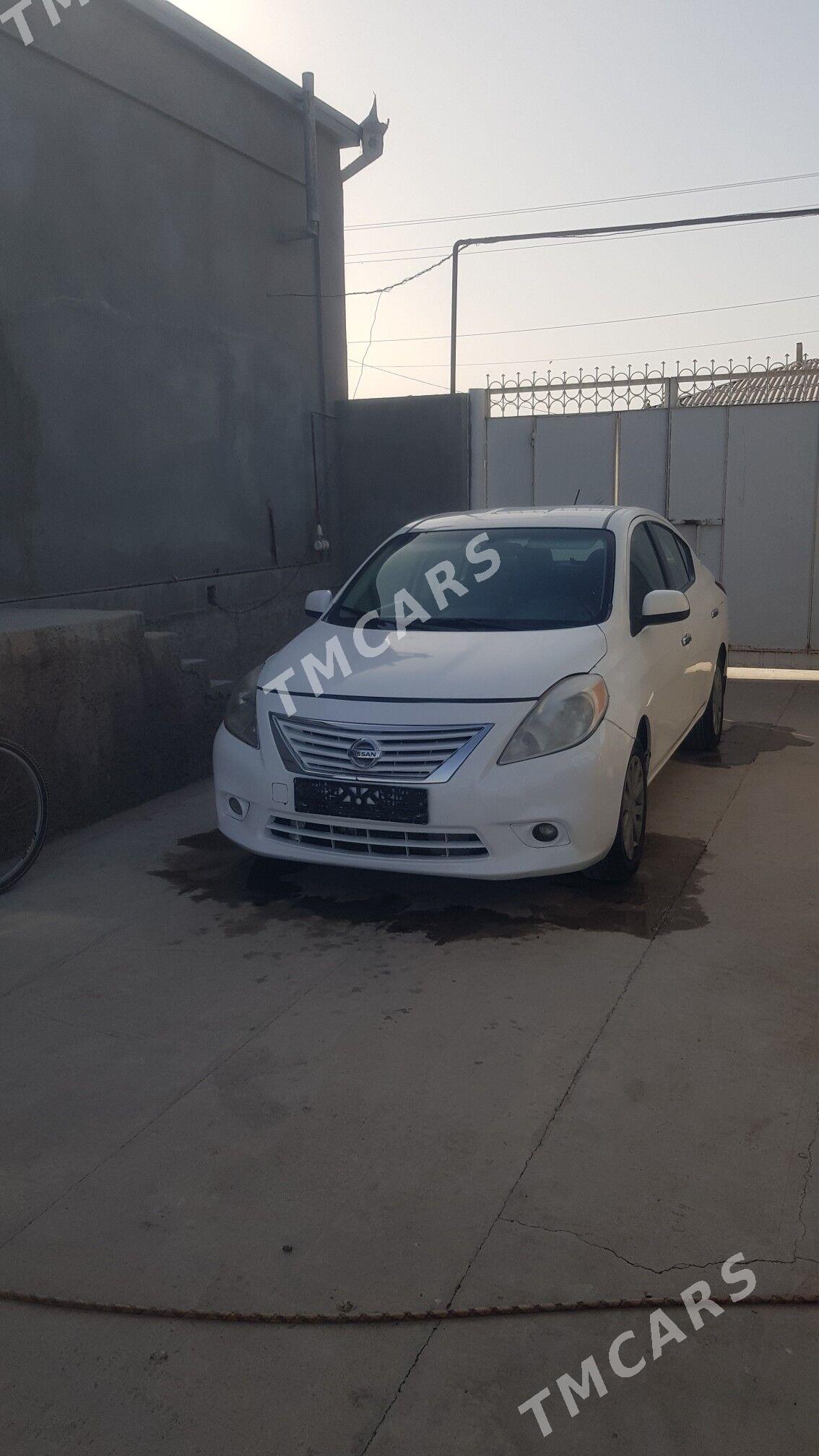 Nissan Versa 2012 - 80 000 TMT - Теджен - img 2