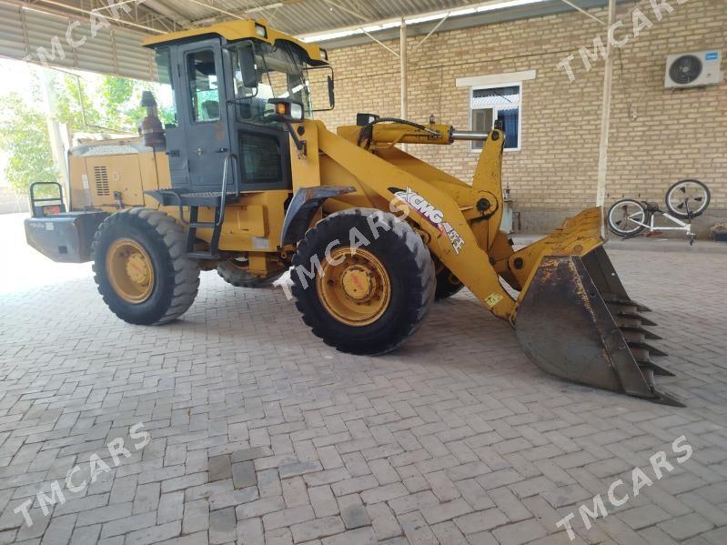 XCMG LW300F 2014 - 390 000 TMT - Baýramaly - img 3