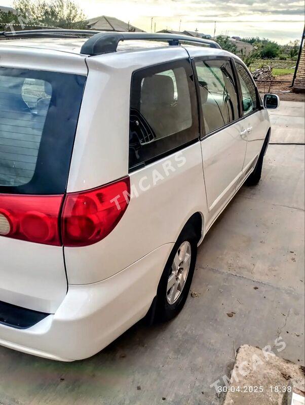 Toyota Sienna 2007 - 180 000 TMT - Гурбансолтан Едже - img 4