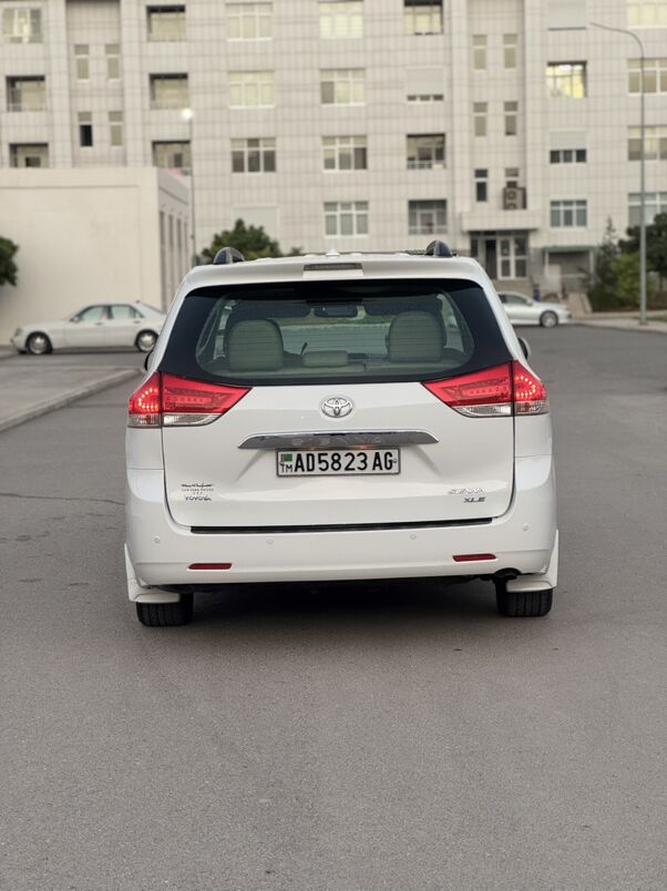 Toyota Sienna 2012 - 303 000 TMT - Ашхабад - img 2