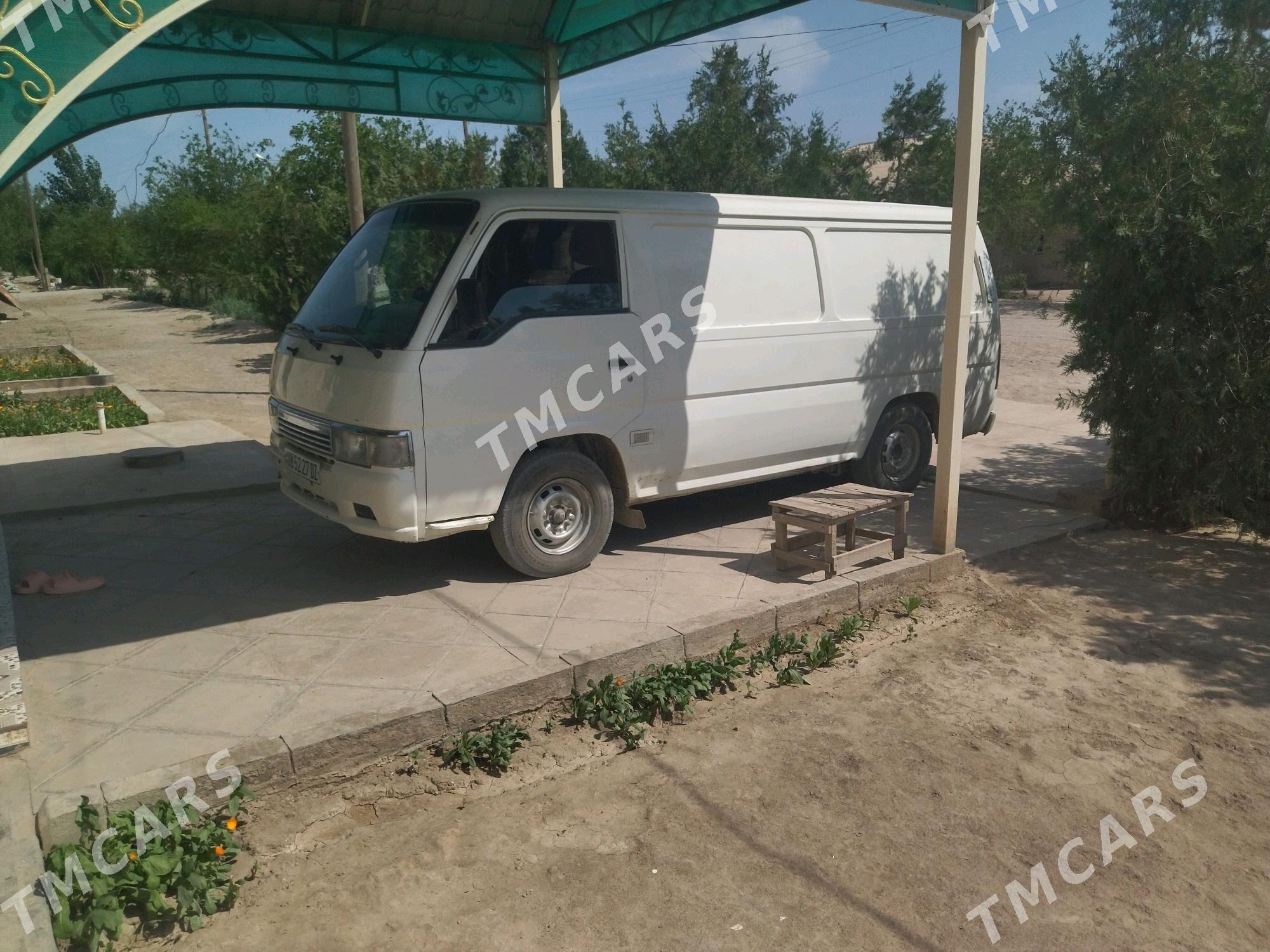 Toyota Hiace 1999 - 85 000 TMT - Türkmenbaşy etr. - img 2