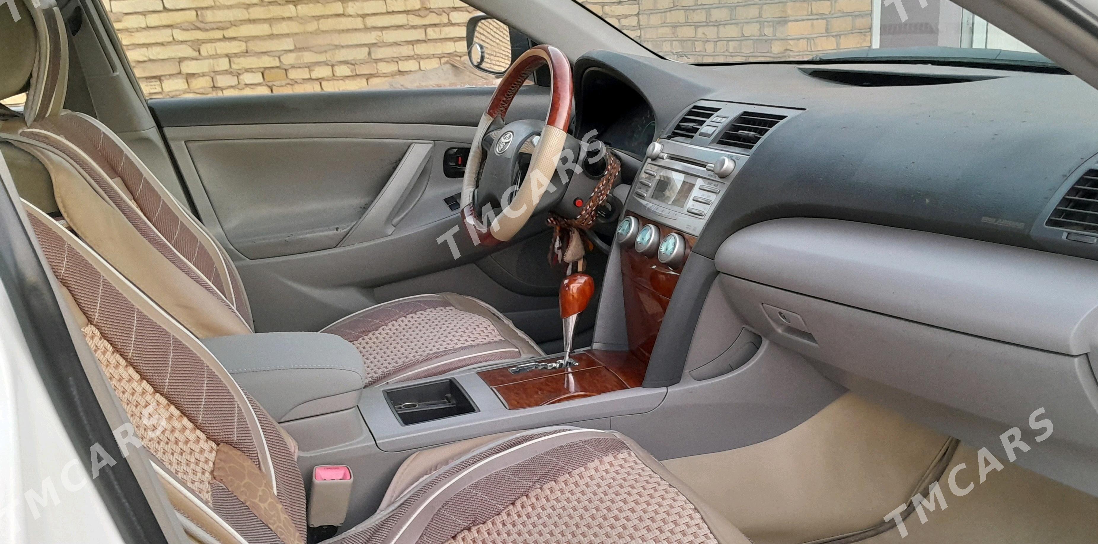 Toyota Camry 2010 - 130 000 TMT - Babadaýhan - img 4