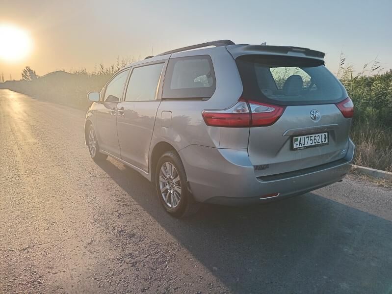 Toyota Sienna 2018 - 400 000 TMT - Туркменабат - img 6