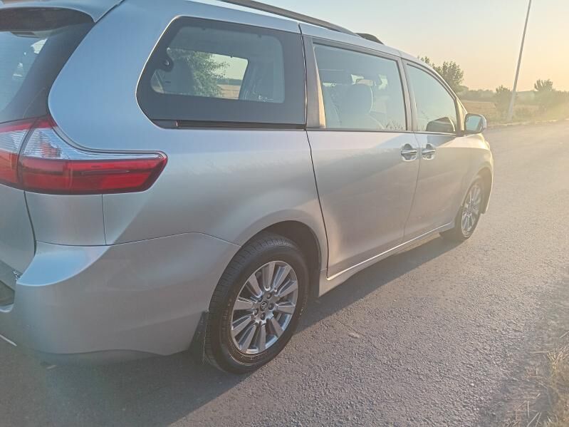 Toyota Sienna 2018 - 400 000 TMT - Туркменабат - img 8