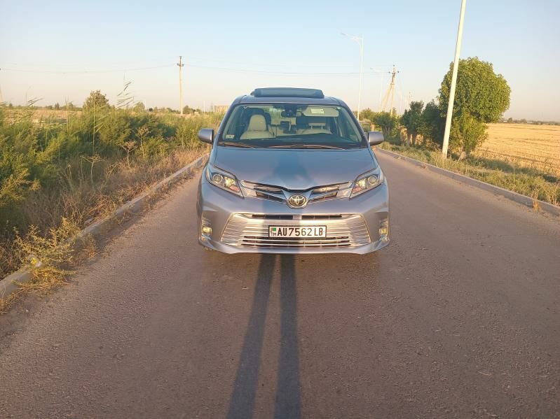 Toyota Sienna 2018 - 400 000 TMT - Туркменабат - img 9
