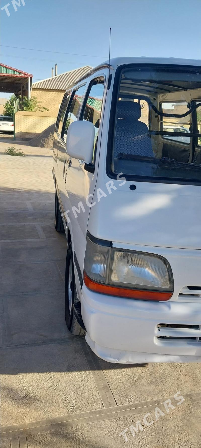 Toyota Hiace 1995 - 85 000 TMT - Мары - img 3