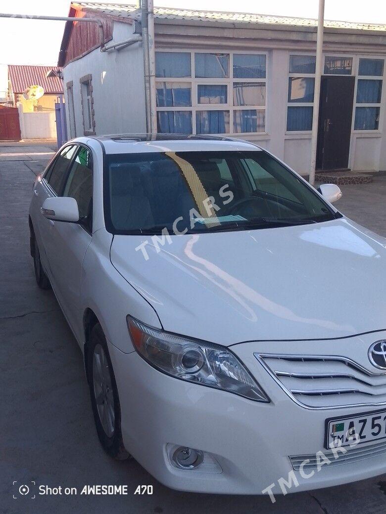 Toyota Camry 2011 - 200 000 TMT - Гарадамак - img 4