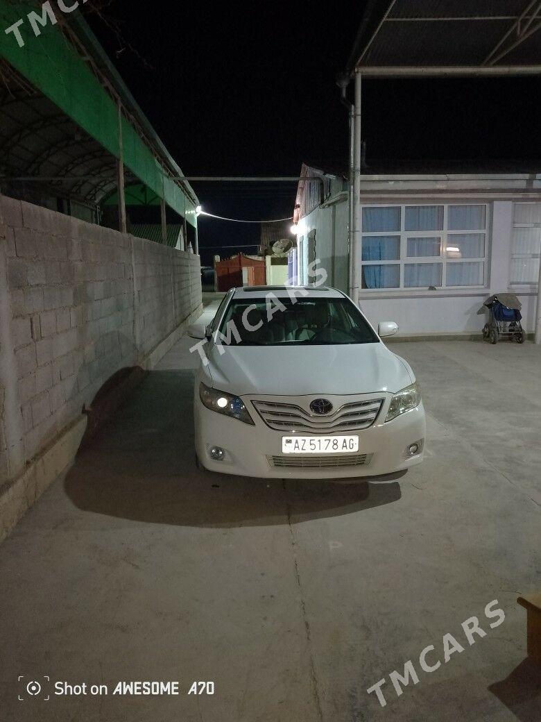 Toyota Camry 2011 - 200 000 TMT - Гарадамак - img 3