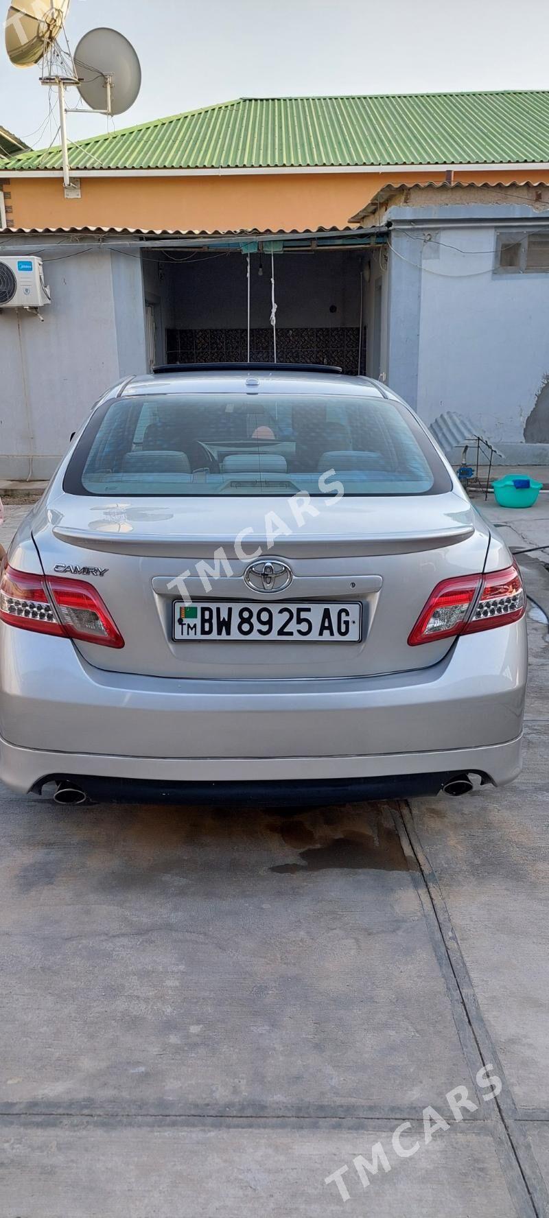 Toyota Camry 2010 - 215 000 TMT - Бузмеин - img 2