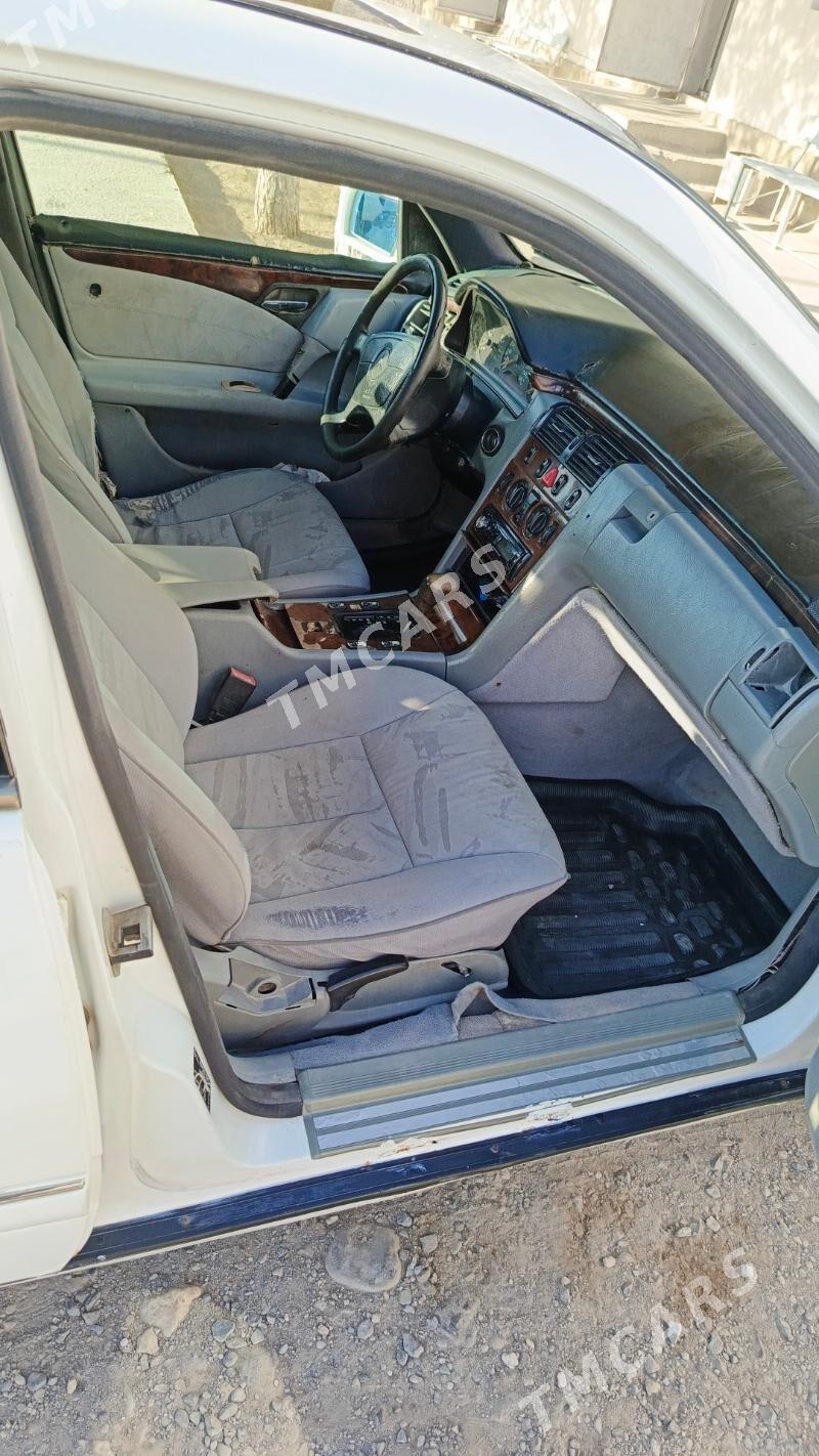 Mercedes-Benz 230E 1997 - 23 000 TMT - Gyzylarbat - img 3