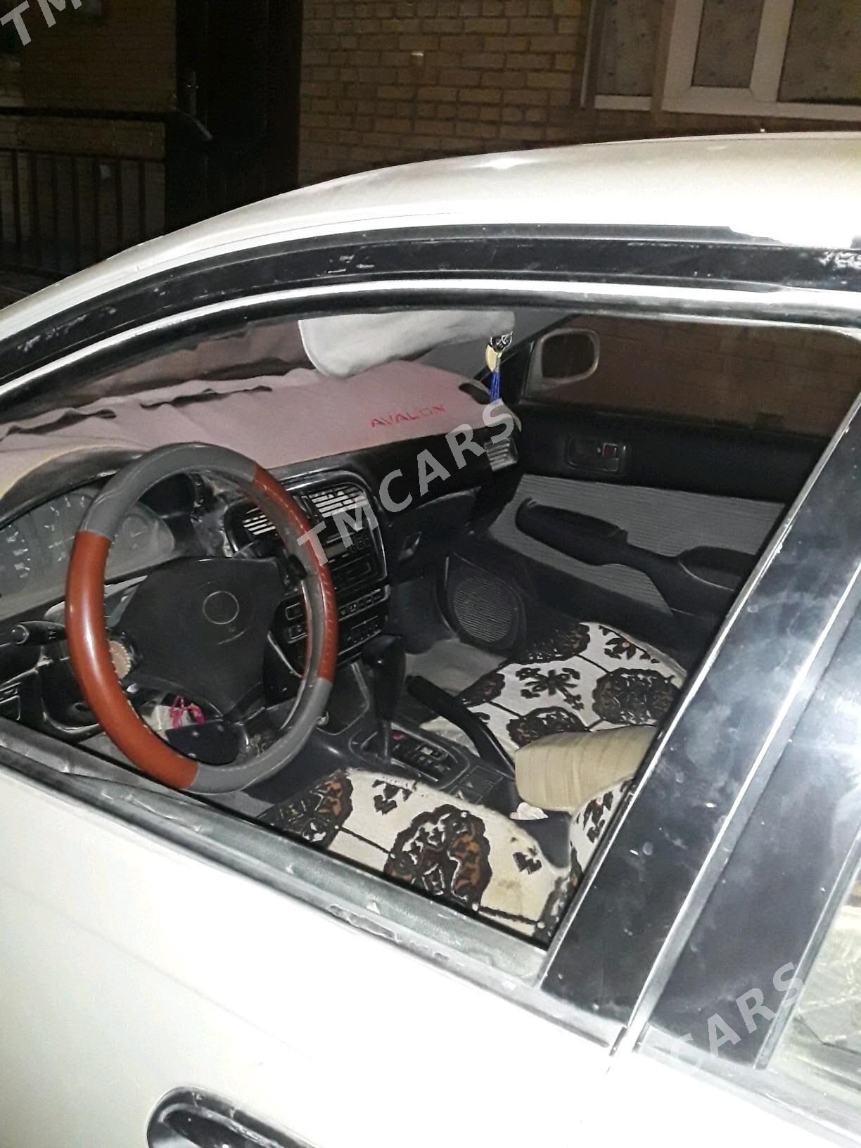 Toyota Carina 1992 - 38 000 TMT - Halaç - img 2