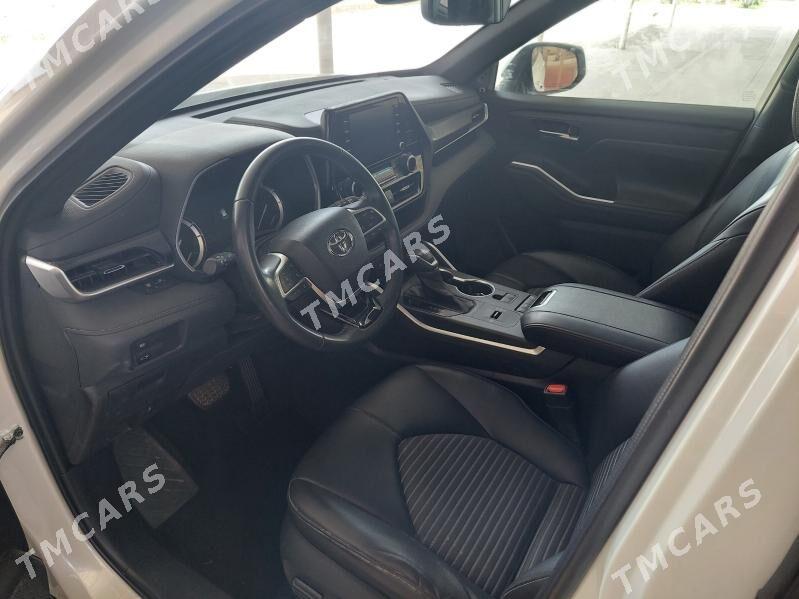Toyota Highlander 2022 - 530 000 TMT - Мары - img 1