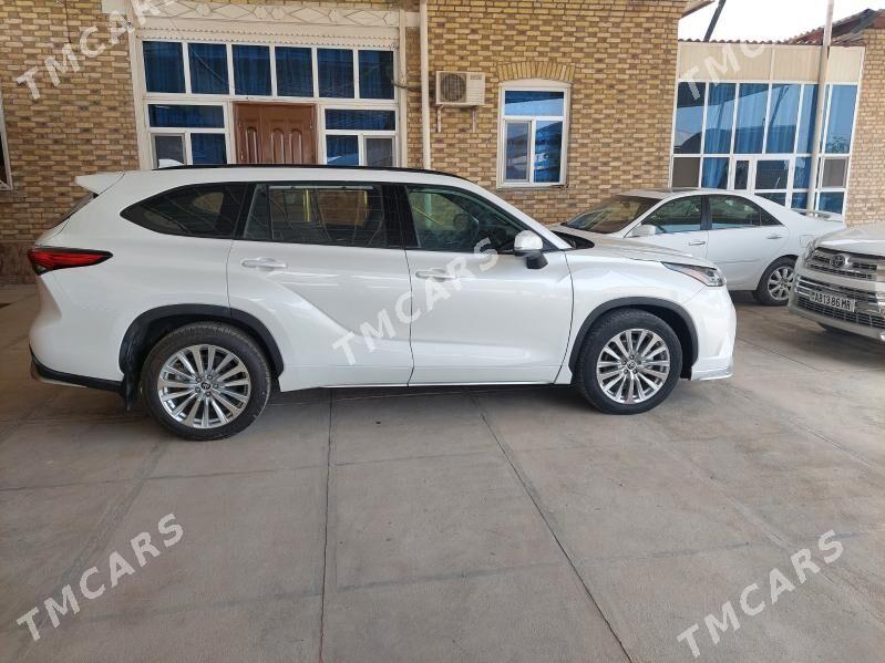 Toyota Highlander 2022 - 530 000 TMT - Мары - img 8