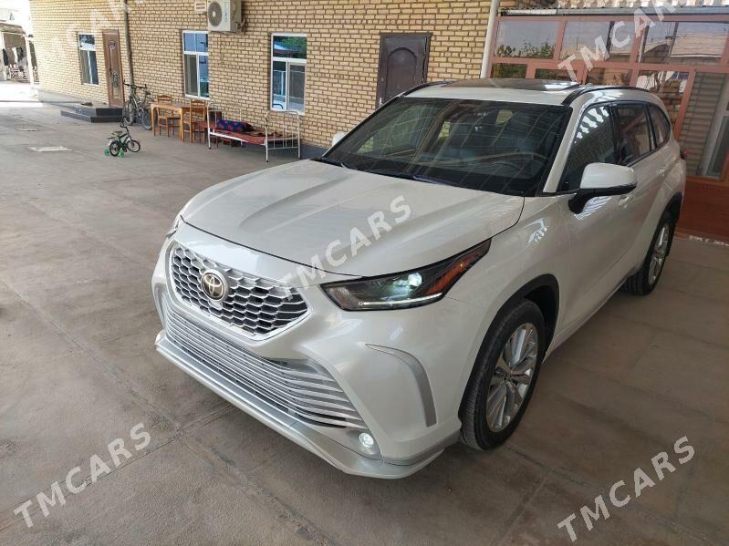Toyota Highlander 2022 - 530 000 TMT - Мары - img 5