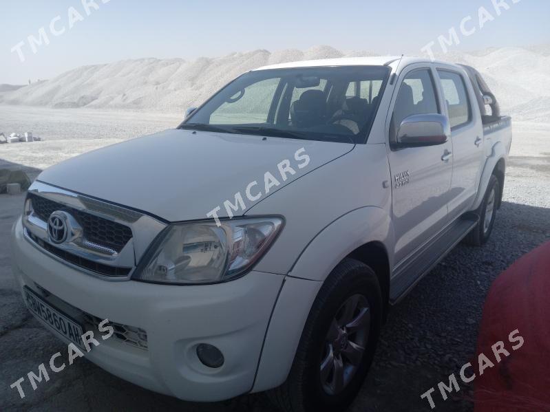 Toyota Hilux 2011 - 320 000 TMT - Анев - img 3