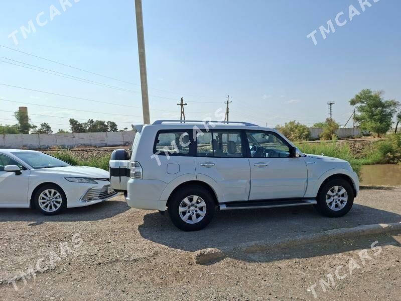 Mitsubishi Pajero 2015 - 265 000 TMT - Мары - img 4