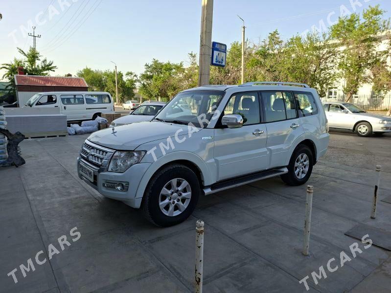 Mitsubishi Pajero 2015 - 265 000 TMT - Мары - img 6