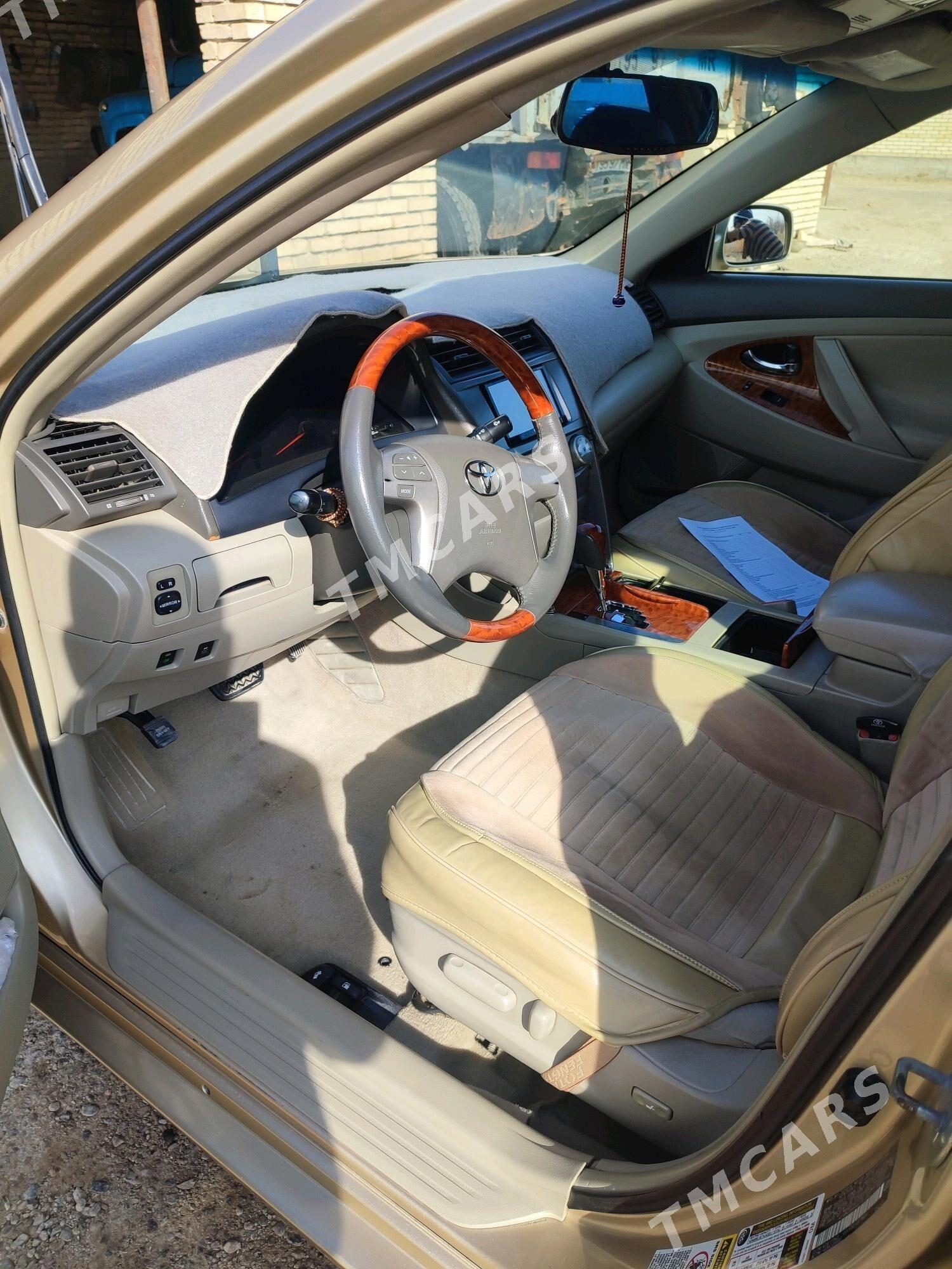 Toyota Camry 2010 - 190 000 TMT - Мары - img 4