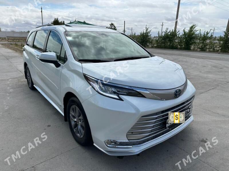 Toyota Sienna 2021 - 530 000 TMT - Туркменбаши - img 4