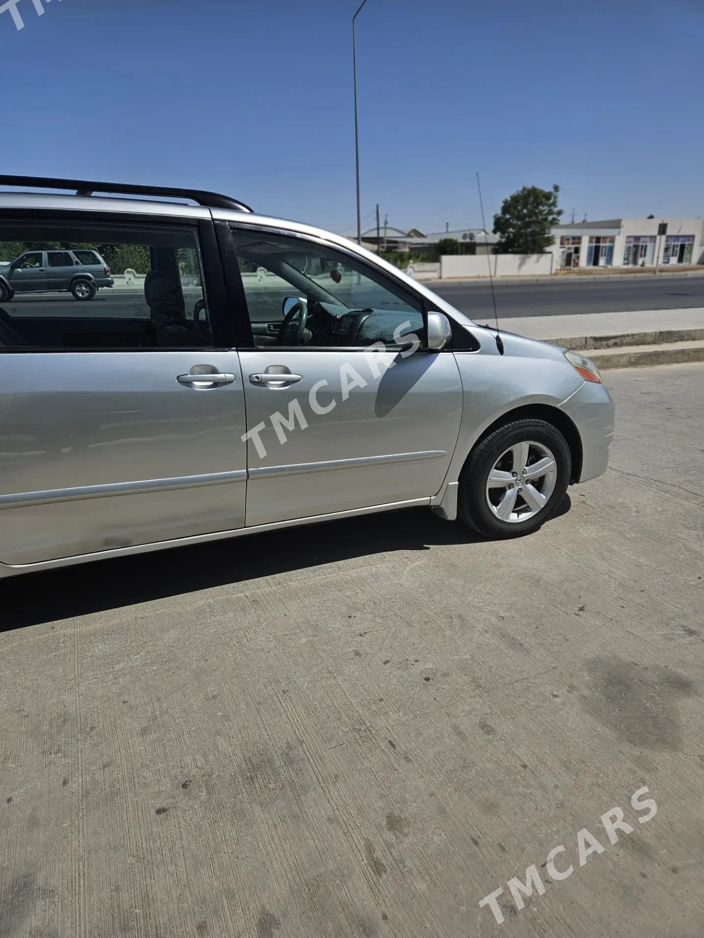 Toyota Sienna 2007 - 200 000 TMT - Мары - img 4
